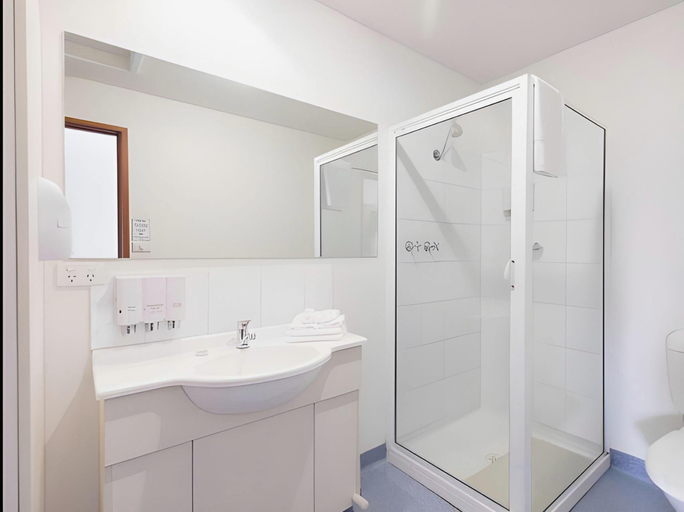 Bathroom 3, Bay Hotel Apartments, Hobart