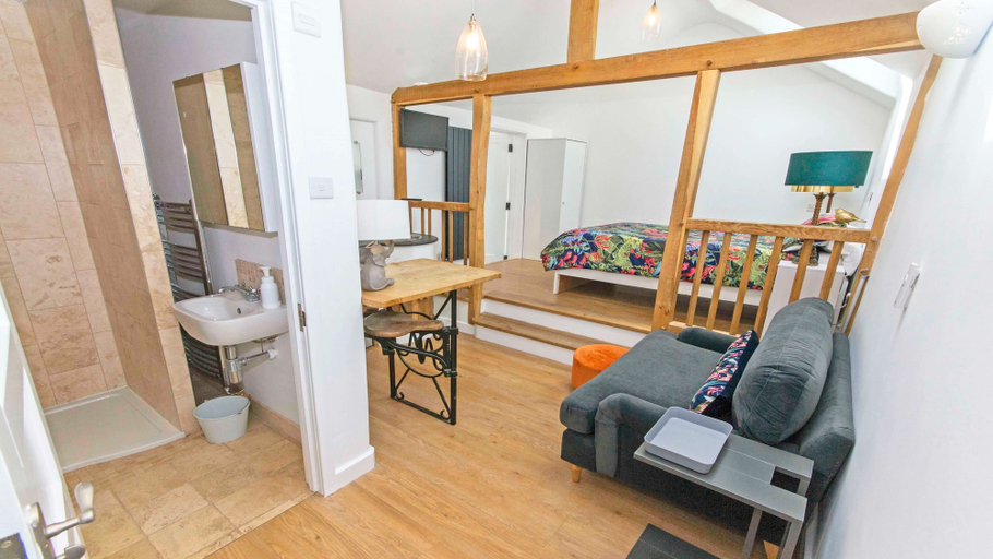 Others 5, Bag-end House 7 Bedrooms, Sleeps 14, Hot Tub, Devon