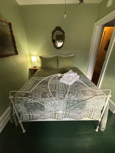 Room 3, Old Clark Inn, Pocahontas