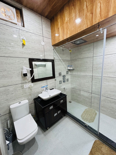 Bathroom 4, Tatva Bir Tents and Hotel, Kangra