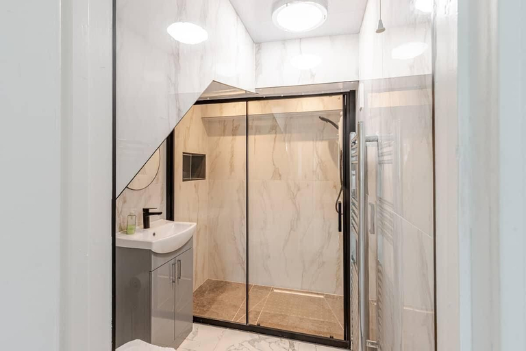 Bathroom 3, Flat A Rose Hill, Oxfordshire