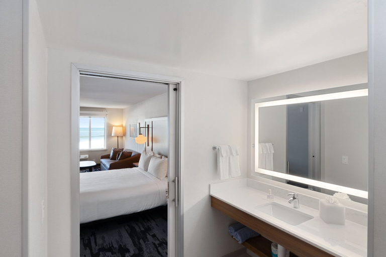 Bathroom 4, Fairfield Inn & Suites by Marriott San Francisco Pacifica, San Mateo