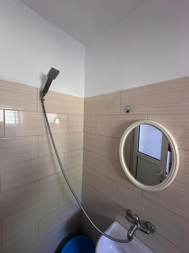 Bathroom 3, Tony Home, Sarandës