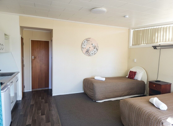 Room 4, Golden Aura Suites, Stratford