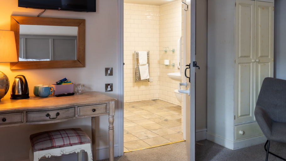 Bathroom 3, The Crown & Horns, West Berkshire