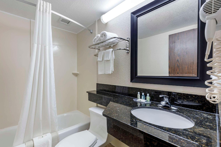 Bathroom 4, Quality Inn Downtown Stuart, Martin