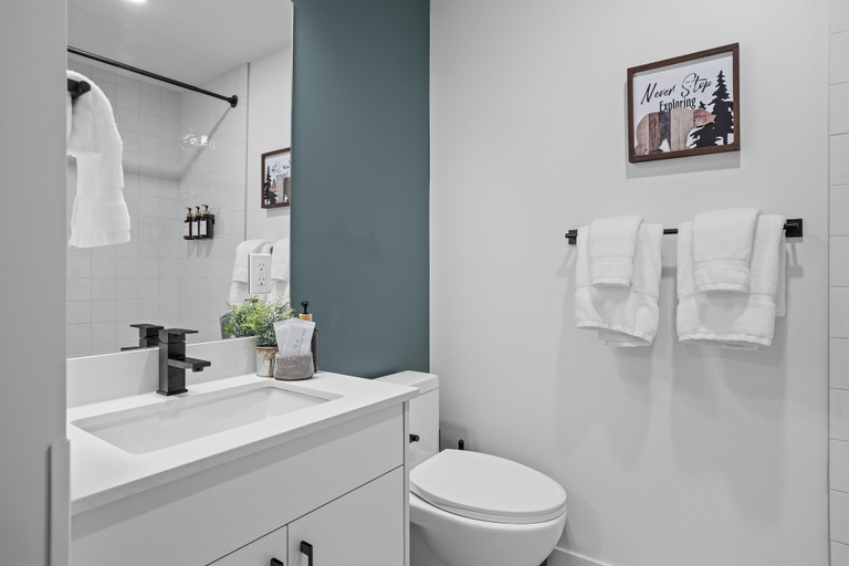 Bathroom 2, Golden Ridge Collection, Division No. 15