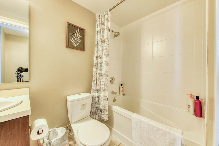 Bathroom 4, The Frontenac Hotel & Suites, Toronto