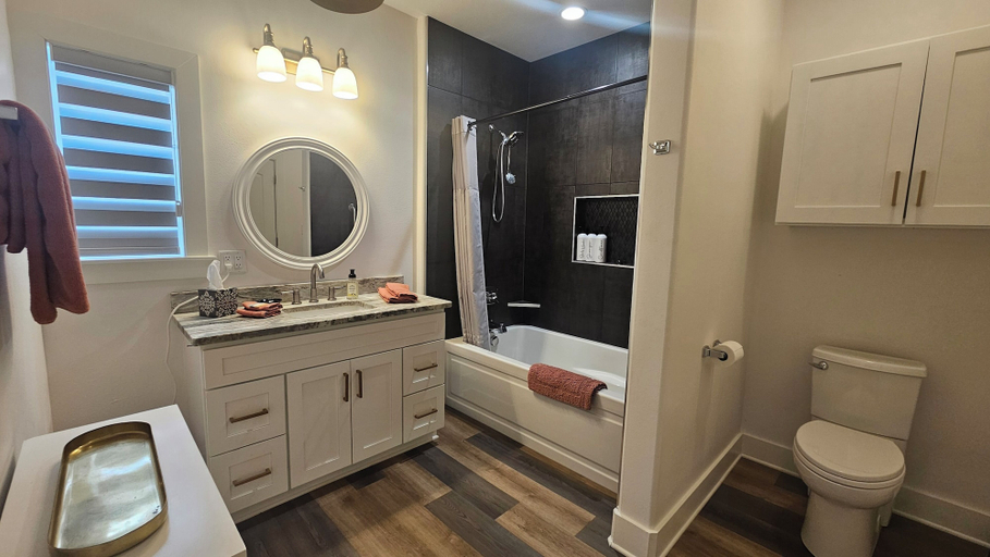 Bathroom 4, Deluxe Country Cabin - Pet Friendly, Garland