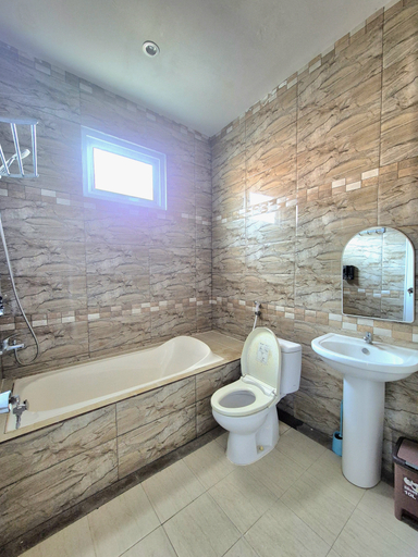 Bathroom 5, Rumah Vintianish Sentul, Bogor
