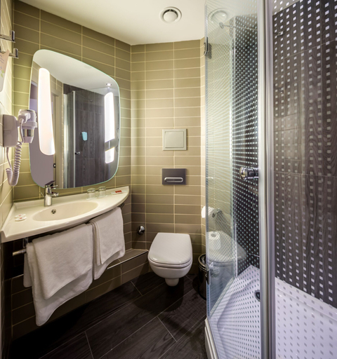 Bathroom 5, ibis Istanbul West, Küçükçekmece