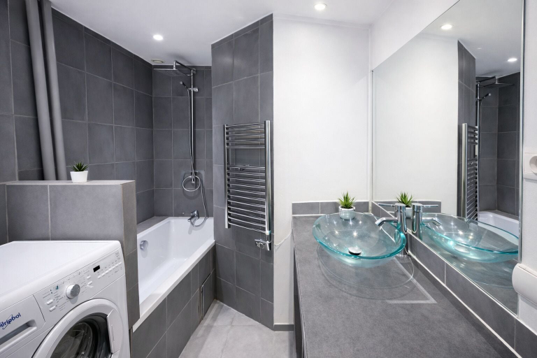 Bathroom 5, Magnifique 1 Chambre a Neuilly-sur-Seine, Hauts-de-Seine