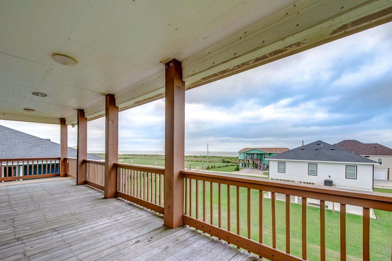Property grounds 4, Oceanview 4 Bedroom Home, Galveston