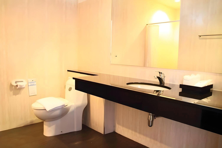 Bathroom 4, The White Pearl Hotel, Mueang Krabi
