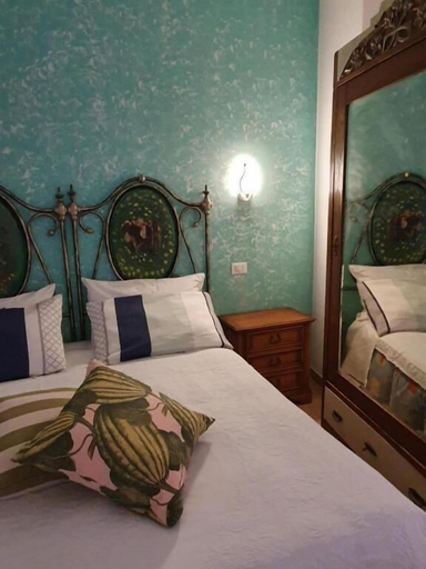 Bedroom 3, La Castellana, Cosenza