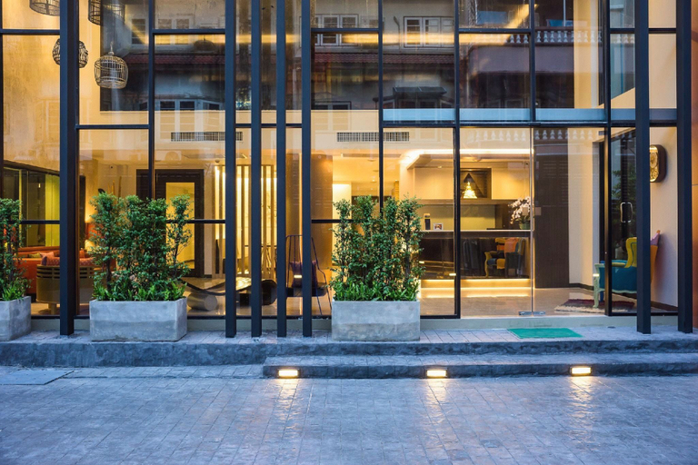Exterior & Views