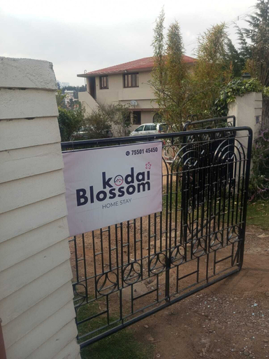 Property grounds 4, Kodai Blossom Cottages, Dindigul