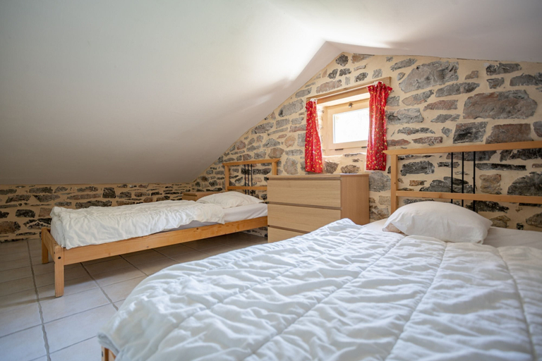 Room 3, Courry Gem: Pool & Charm, Gard