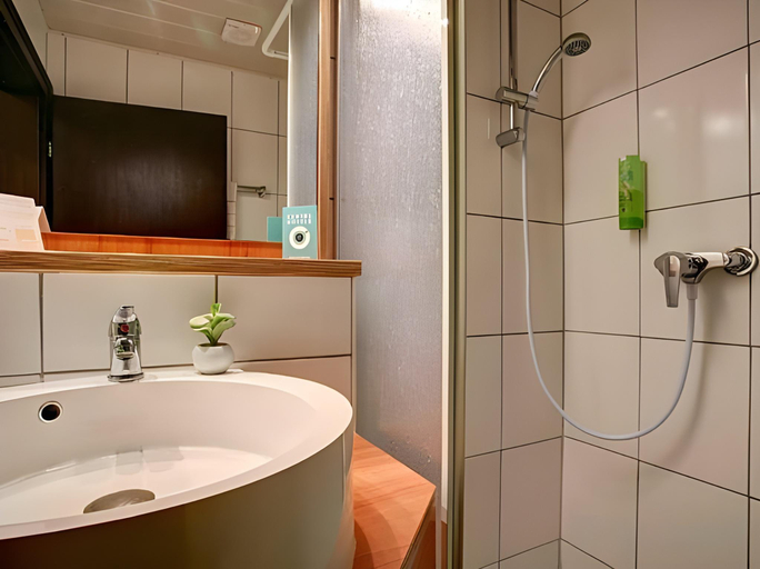 Bathroom 4, Trip Inn Hotel Blankenburg, Karlsruhe