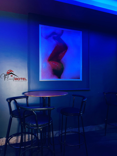 Dining 2, Planet Motel, Busiiro