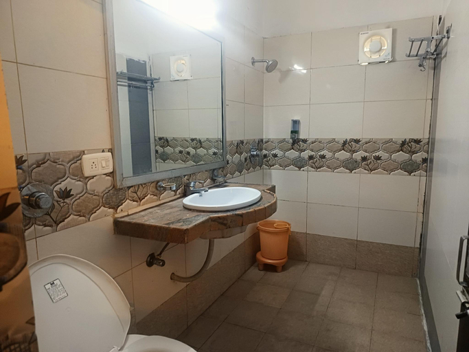 Bathroom 3, Hotel Blue Valley, Sirohi