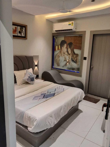 Room 2, Hotel Bellemount, Gandhinagar