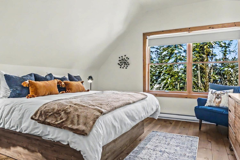Bedroom 2, 4-Bedroom Chalet Fraternite in Lac-Superieur Tremblant, Les Laurentides