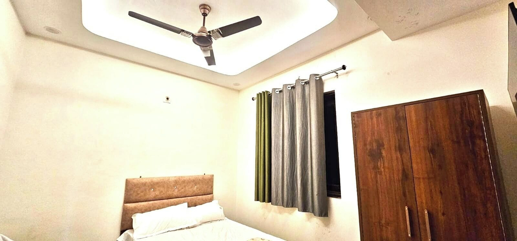 Room 2, Hotel Sangree, Gautam Buddha Nagar