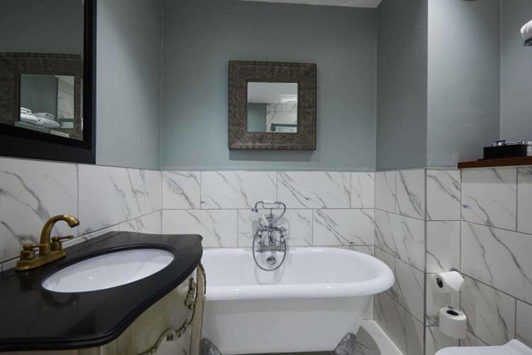 Bathroom 4, Woughton House Hotel, Milton Keynes