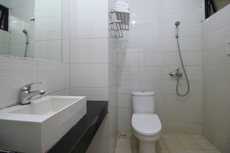 Bathroom, Travero Rooms, South Tangerang