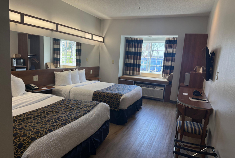 Bedroom 3, Microtel Inn & Suites by Wyndham Dickson City/Scranton, Lackawanna