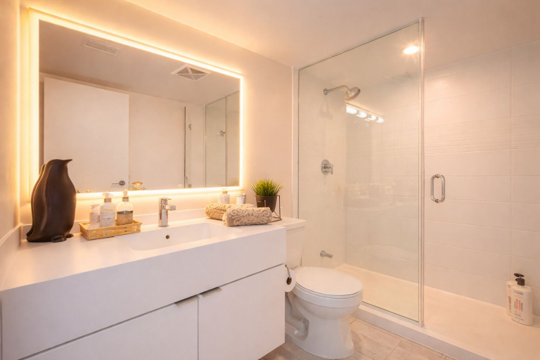Bathroom 5, Lakefront Boutique Stay, Toronto