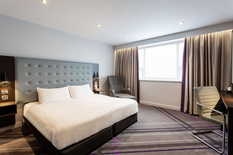 Bedroom 2, Premier Inn Reading - Caversham Bridge, Reading