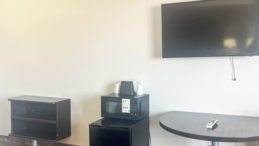 Others 5, Motel 6 – Pecos, TX, Reeves
