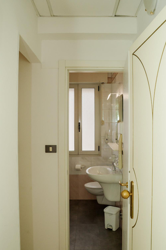 Bathroom 2, B&B Metropols Sottomarina, Venezia