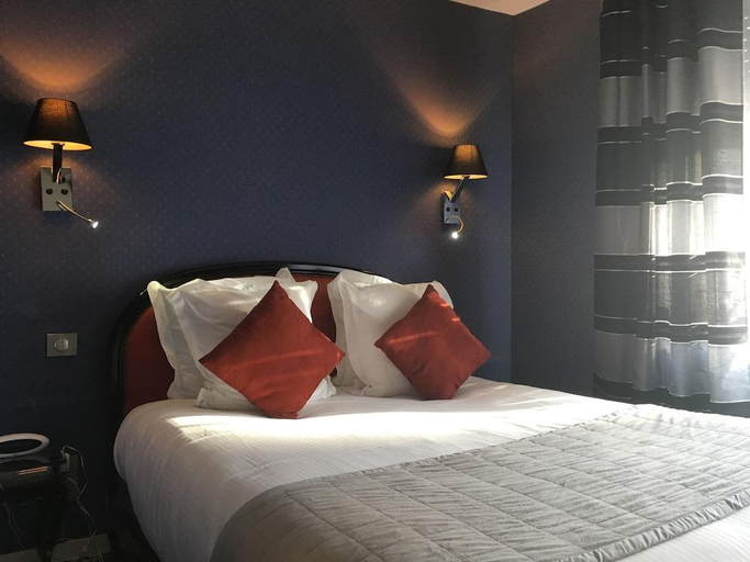 Bedroom 2, Hotel Henry II Beaune Centre, Côte-d'Or
