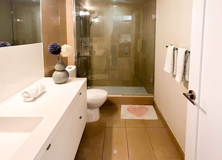 Bathroom, Downtown Bay Premium Residences, Toronto