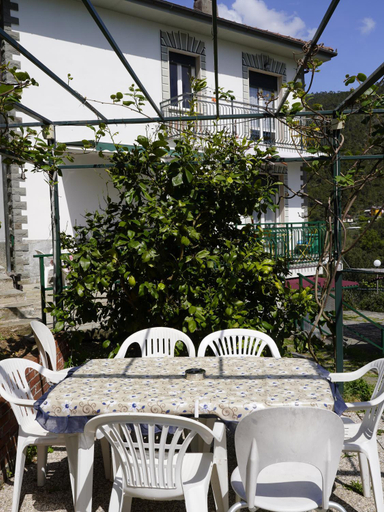 Food & Drinks 4, Villa Maremonti - con 3 piscine, Genova