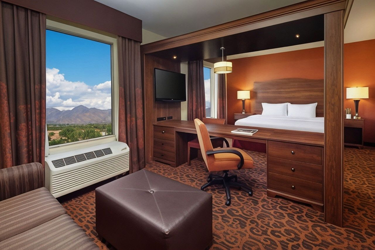 Bedroom, Hampton Inn & Suites Scottsdale at Talking Stick, Maricopa