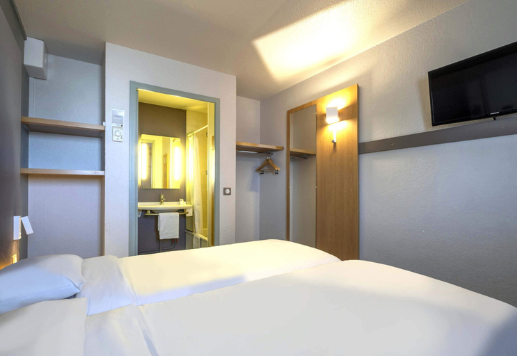Bedroom 3, B&B Hotel La Rochelle Angoulins sur mer, Charente-Maritime