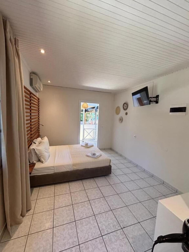 Room 3, Physis Oikos Beachfront Apartments, Thessaly