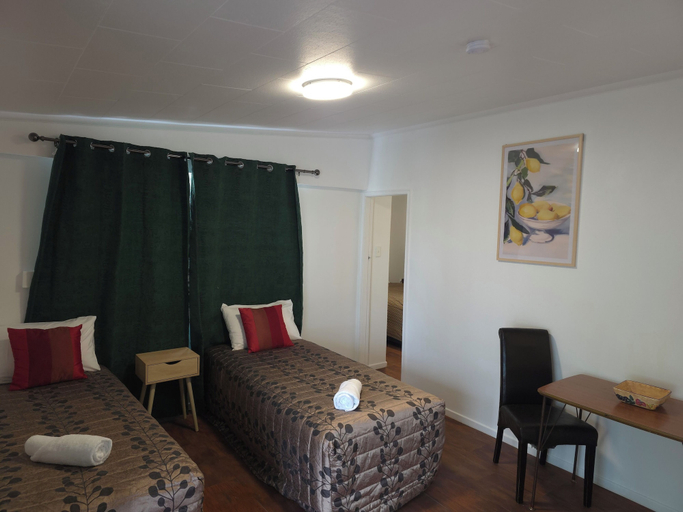 Room 2, Golden Aura Suites, Stratford