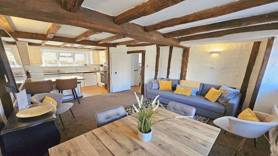 Others 5, Dove Cott Sleeps 4 Central Location, Devon