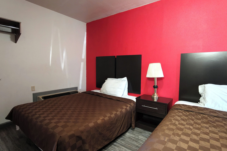 Room 5, Sunset Lodge Elgin Near U.S. 290 By Hotel O, Bastrop