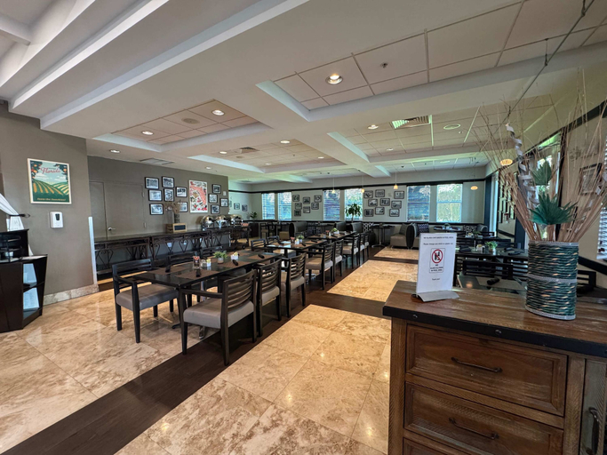 Food & Drinks, Two-Level Town House-Doral location-We Host, Miami-Dade