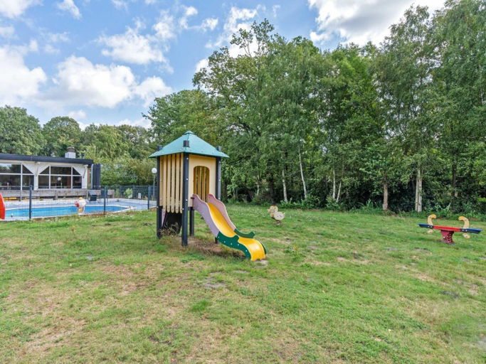 Garden, Spacious Holiday Park Villa for 10, Baarle-Nassau