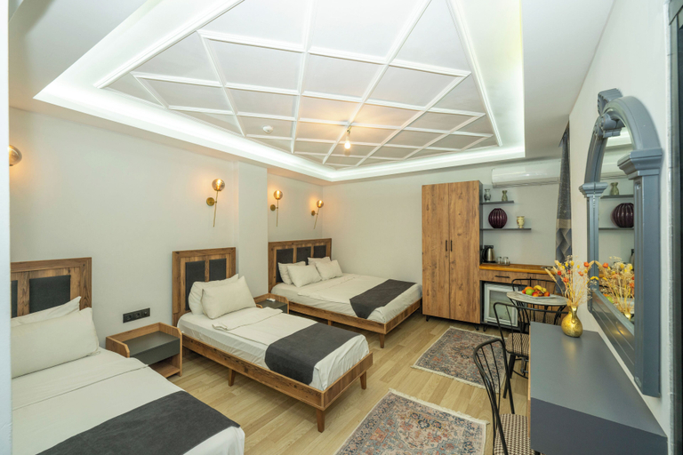 Others 5, Mansion Valeria, Fatih