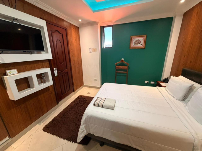 Others 2, Hotel Troya, Ibarra