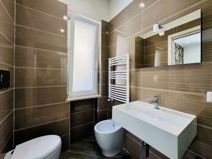 Bathroom 4, YourHome - Santa Lucia Rooms, Napoli