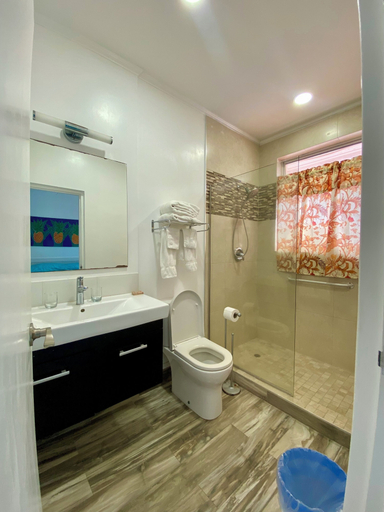 Bathroom 3, The Monteray Hotel